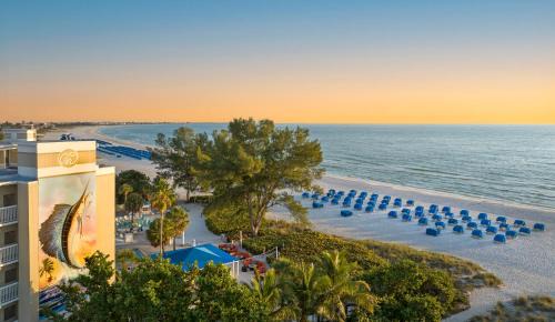 St. Pete Beach Complejo | RumFish Beach at TradeWinds