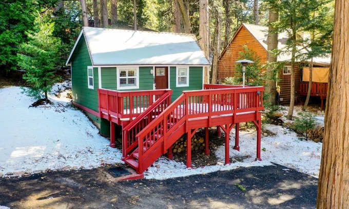 Running Springs Casa | Running Springs Cabin with Deck and Forest Views