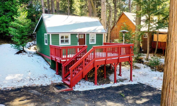 Running Springs Cabina | Running Springs Cabin w/ Deck + Forest Views