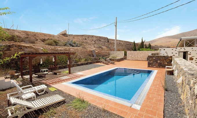 Valle de Santa Ines Casa | Casa rural "Casa del Valle" cerca del Parque Natural con piscina, terraza, jardín y Wi-Fi