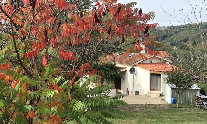 Auzits Cabaña | Rural cottage, beautiful views, Large garden 10min from the Château de Bournazel