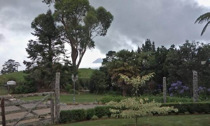 Kaitake Cabaña | Casa rural-gran jardín y perspectiva de granja.