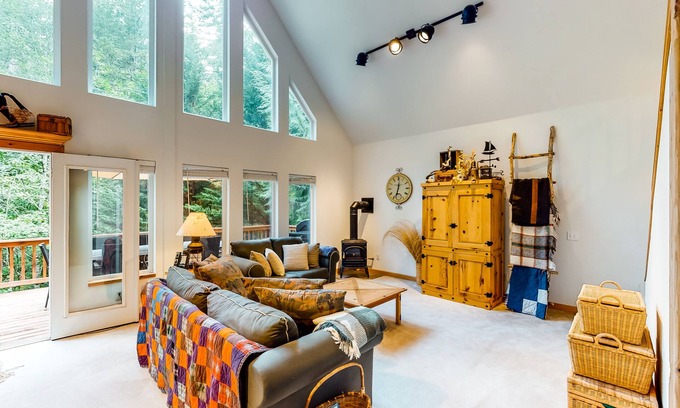 Hoodsport Casa | Rural, dog-friendly home with loft, deck, firepit, private grill, and game room