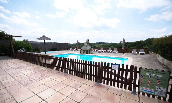 Llampaies Casa | Casa rural 35 personas, Playas de la Costa Brava 17km, barbacoa, piscina,