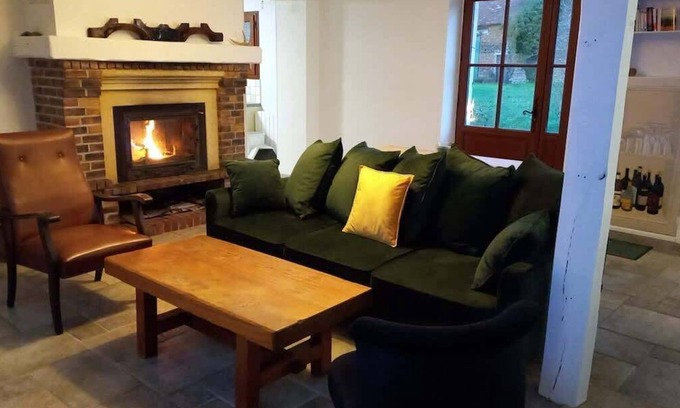 Scoury Casa | Rural Getaway: House 10 people, garden, fireplace