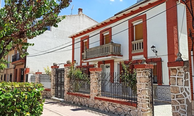 Villarejo de Salvanes Cabaña | El Cortijo de Palma. Vivienda Uso Tur. Palacete con encanto para 12 personas.