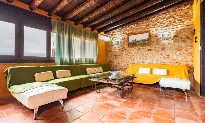 Canet lo Roig Casa | Casa de vacaciones rural 'El Trull' con vistas a la montaña, Wi-Fi y aire acondicionado
