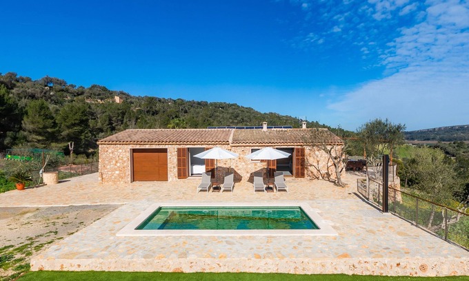 Manacor Casa | Casa Rural "Can Jaume" con piscina, terraza, vistas a la montaña y Wi-Fi