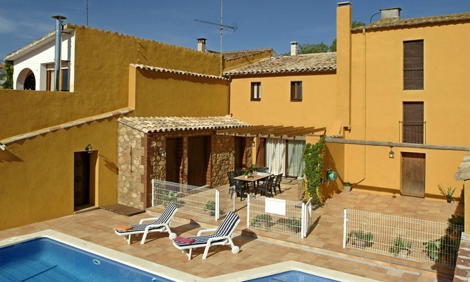 Avinyonet del Penedes Cabaña | Casa Rural con piscina privada en el centro pueblo y cerca montañas y viñas.