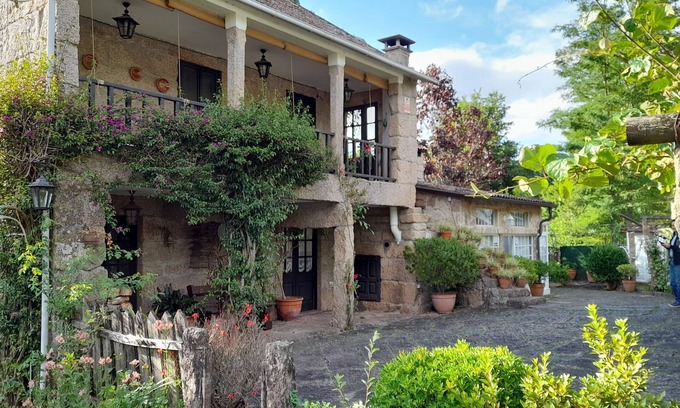 O Porrino Cabaña | Casa rural con magnífico jardín cerca de las Rias Baixas
