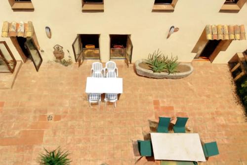 Avinyonet de Puigventos Casa | Rural House 3 Apartments, Patio BBQ & Hiking