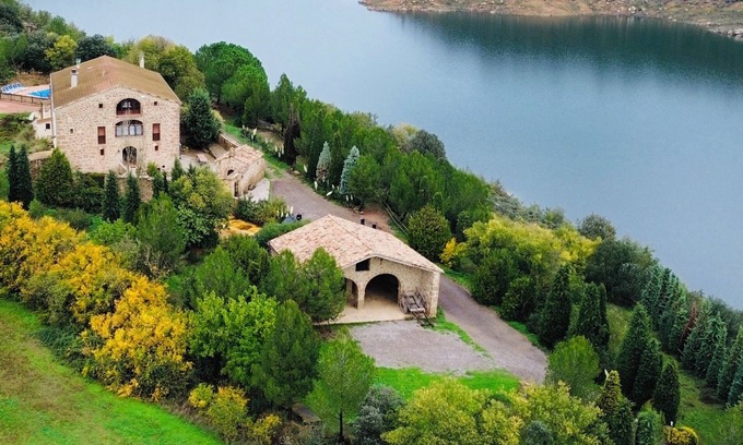 La Baronia de Rialb Cabaña | Casa Rural junto Lago; 22 personas; Aire Acondicionado; Grupos, Familias