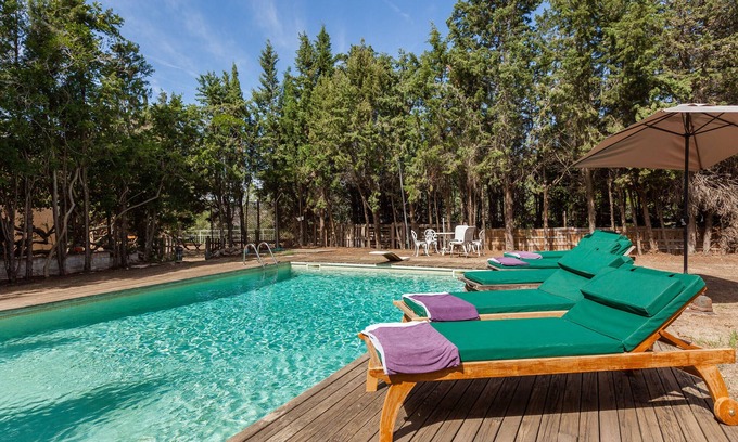 Vallbona d'Anoia Villa | Casa rural "Masia del Siglo XVI" con piscina privada y Wi-Fi