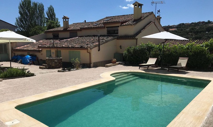 Mesones Cabaña | Casa rural ideal para grupos familiares o de amigos, con piscina y barbacoa.
