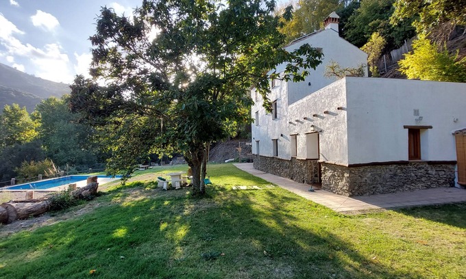 Juzcar Cabaña | Casa Rural, ideal para familias en plena naturaleza.