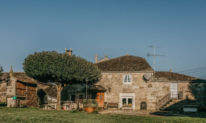 Friol Cabaña | Rural house in deep Galicia I Casa do Cuco