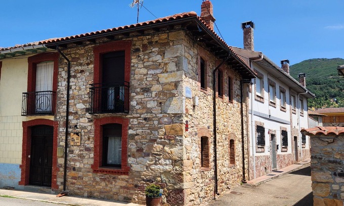 Los Barrios de Luna Casa | Casa rural Salomé en Mora de Luna