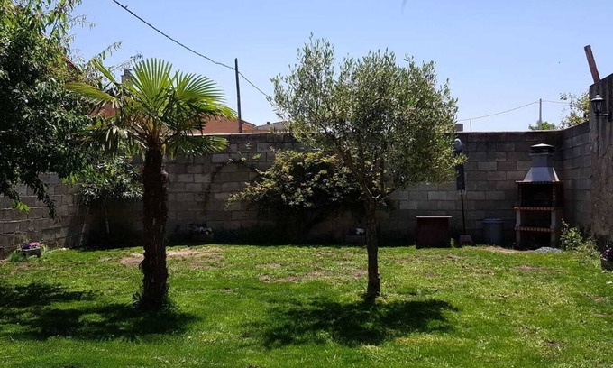 Ambel Casa | Casa Rural Villa de Ambel alquiler completo. 300m2 solo para tí con jardín y bbq
