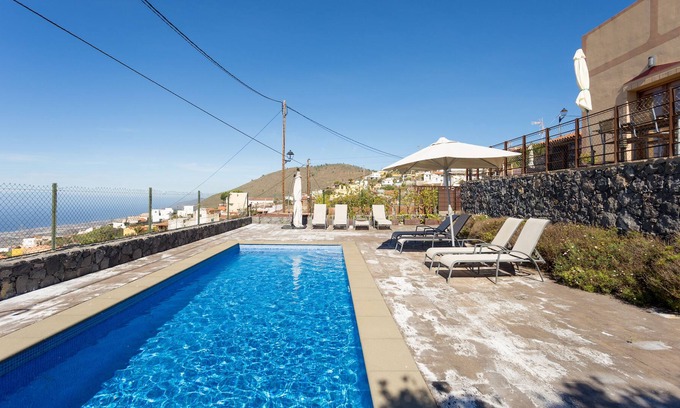 Guia de Isora Cabaña | Casa rural con maravillosas vistas a tres islas canarias y puesta de sol especta