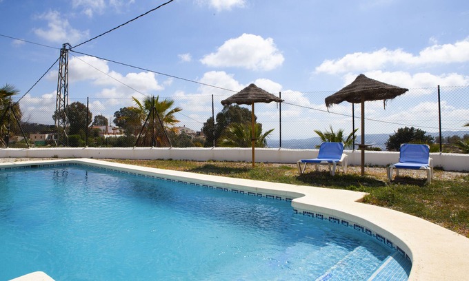 Rio Velez Cabaña | Casa rural con piscina. Vistas al mar y la montaña.