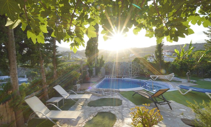 Salobrena Cabaña | Casa rural con piscina, zona de juegos etc..