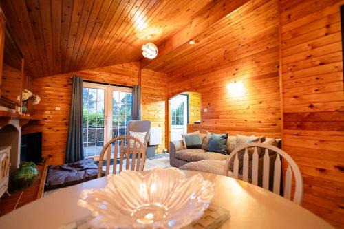 Ffestiniog Chalet De Esquí | Rural Log Cabin in Snowdonia near Coed y Brenin by Seren Short Stays