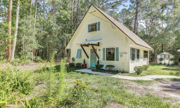 Fruit Cove Cabaña | Cozy Fruit Cove Cottage on Hobby Farm w/ Wildlife!