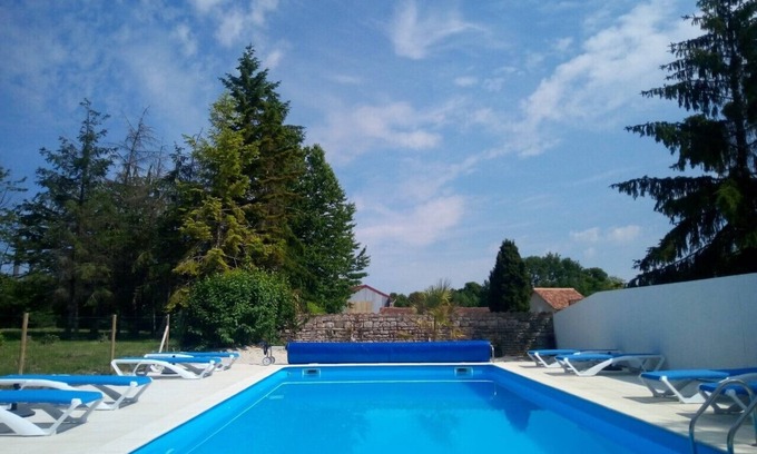 La Bataille Casa | Rustic 2 bed gite sleeps 4 near Chef Boutonne