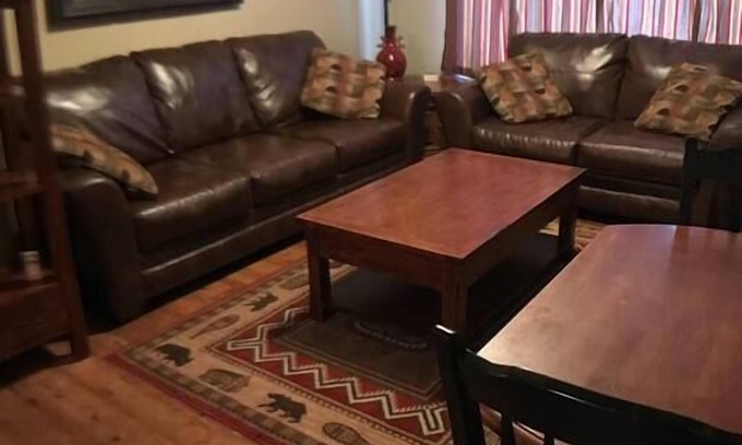 Big Sky Apartamento | Rustic 2 BR Mountain View - walk to resort