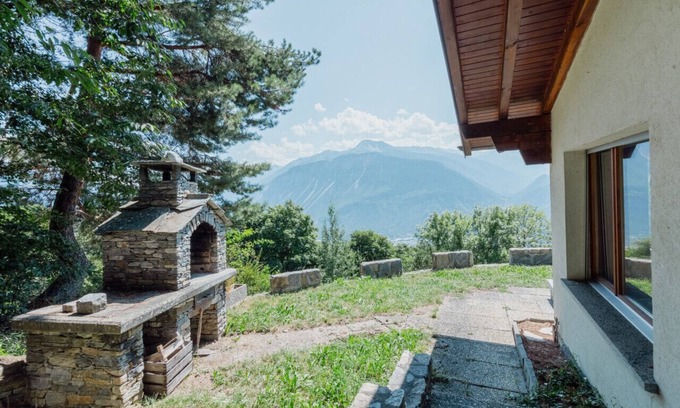 Randogne Apartamento | Rustic accommodation with mountain views