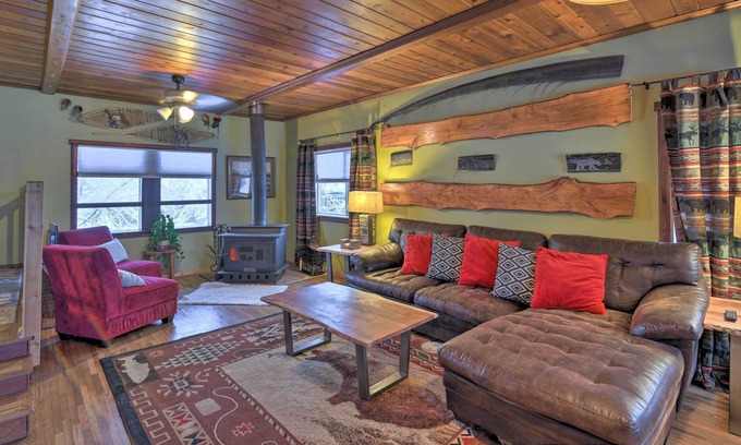 Russian Jack Park Cabina | Rustic Anchorage Cabin Getaway w/ Game Room!