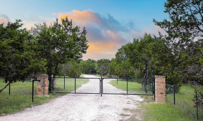 Canyon Lake Cabaña | Rustic and Private 5 Acre with Cottage for 4 w/ Hot Tub, Grill, Fire Pit + More!