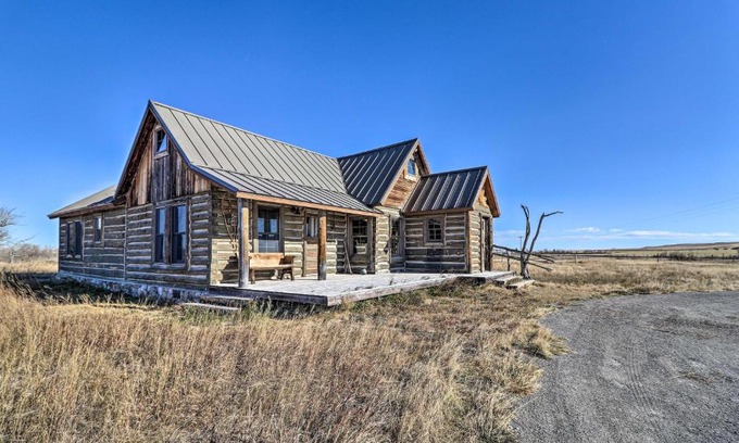Dupuyer Casa | Rustic and Rural Cabin in Dupuyer on Open 14 Acres!