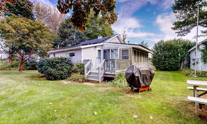 York Beach Cabaña | Rustic and well-equipped cottage w/gas grill, deck, large lawn - near the ocean