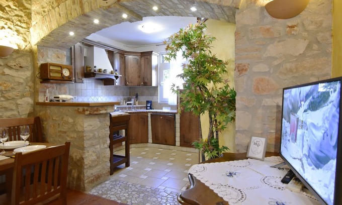 Umag Apartamento | Apartamento rústico en Umag, WiFi, aire acondicionado, jardín, aparcamiento, barbacoa.