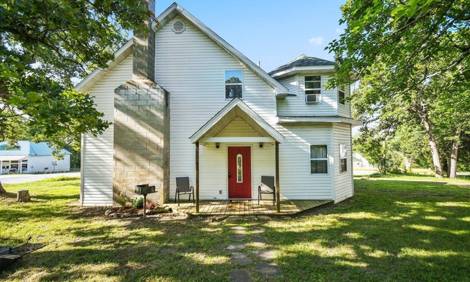 Windyville Cabina | Rustic Beauty by the Niangua River