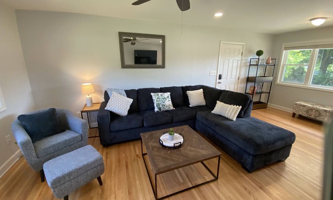 Belmont Casa | Rustic Belmont Farmhouse - 15 min to uptown Charlotte