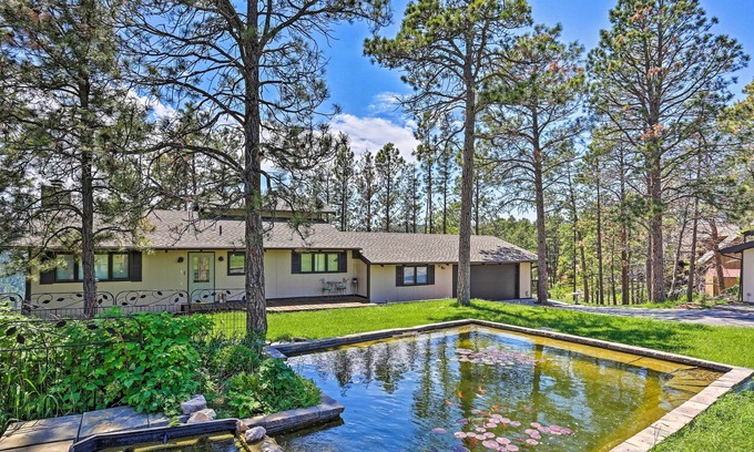 Colonial Pine Hills Casa | Rustic Black Hills Retreat w/ Expansive Views