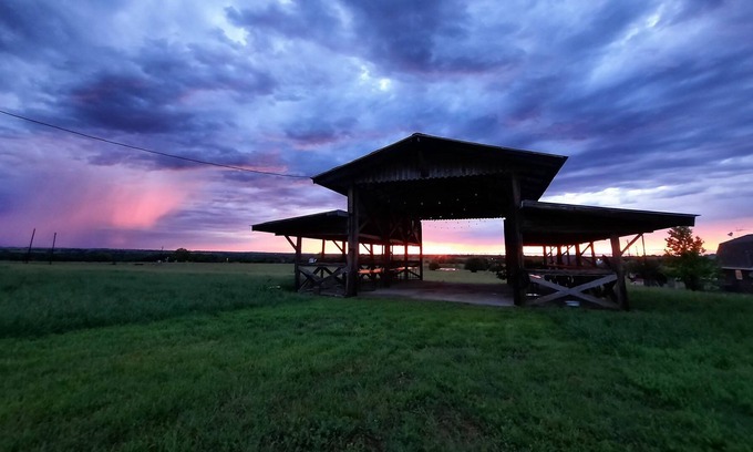 Cleburne Casa | Rustic Bunkhouse on 6 acres - 30 minutes from Fort Worth!