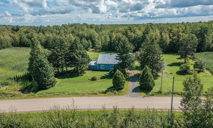 Mauricie Chalet De Esquí | Rustic & Modern Chalet. 32 Acre of Land. Avec SPA