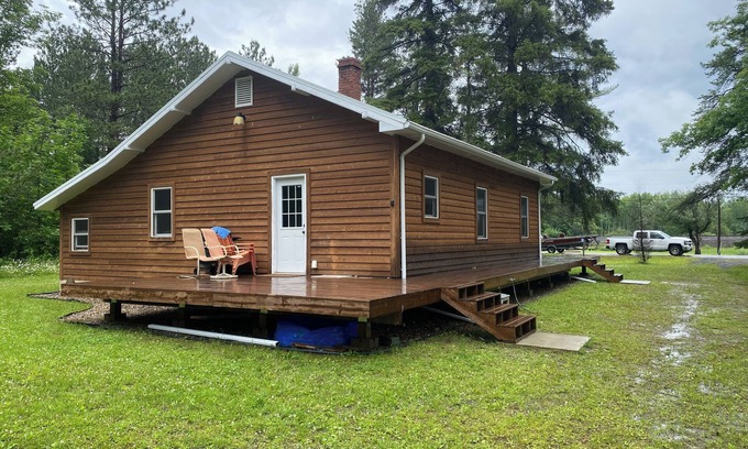 International Falls Cabina | Rustic Cabin on River Northern Minnesota