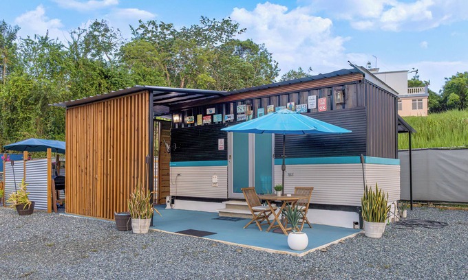 Coto Norte Cabina | Rustic cabin container with AC in charming Manatí for relaxing days