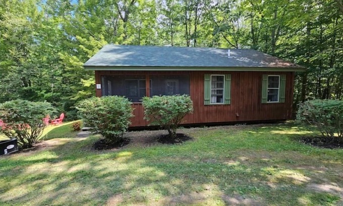 Wolfeboro Cabina | Rustic Cabin in the Woods YellowBirch 1