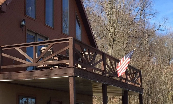 Hesston Cabina | Rustic Cabin in the Woods Close to Raystown Lake - DOG Friendly