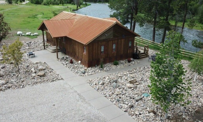 Philipsburg Cabina | Rustic Cabin es una hermosa cabaña nueva, ¡justo en Rock Creek!