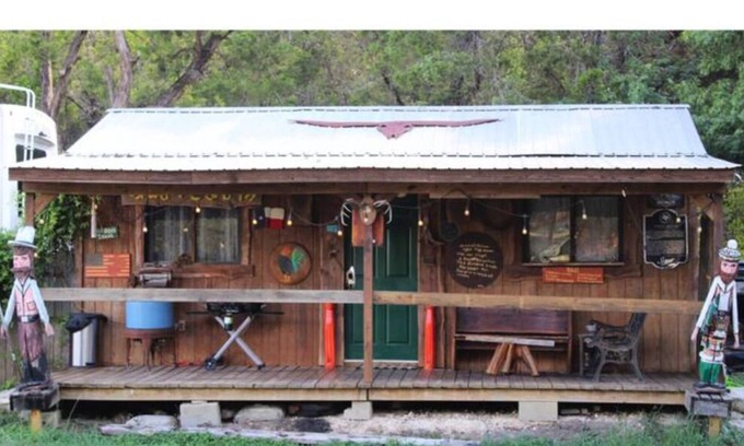 Leander Cabina | Rustic cabin located at Idyll Glen RV Park in the hill country.