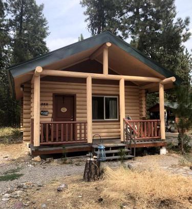 Superior Casa | Rustic Cabin Rental in the Tranquil Montana Wilderness near Missoula