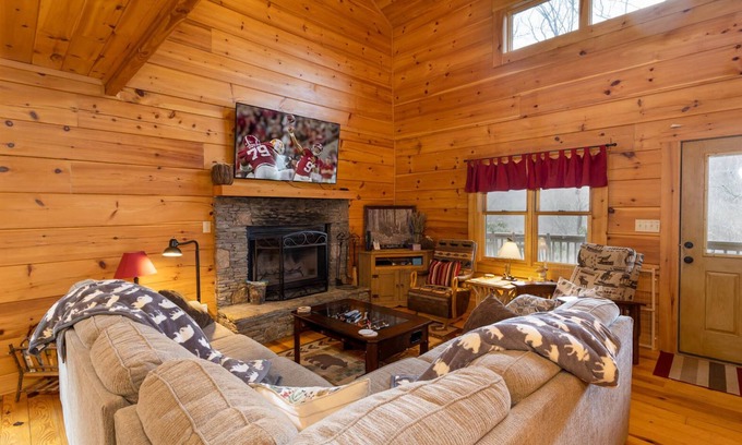 Todd Cabina | Rustic Cabin With Mountain Views