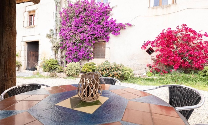 Riudarenes Apartamento | Rustic Charm in Riudarenes