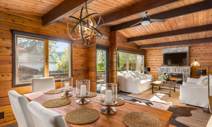 Banff Casa | Rustic Chic Banff Mountain Home